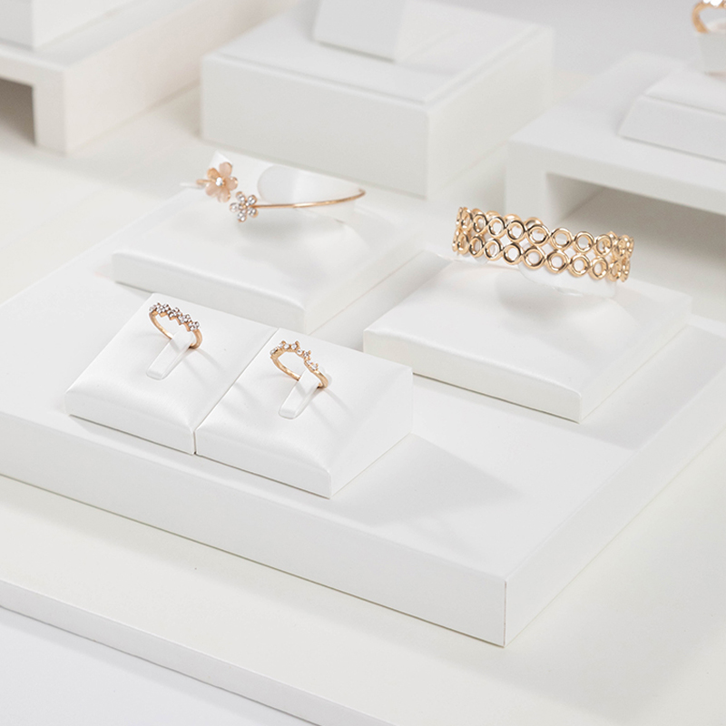 Biały skórzany naszyjnik Łańcu – Body Jewelry Necklace recenzja i cena