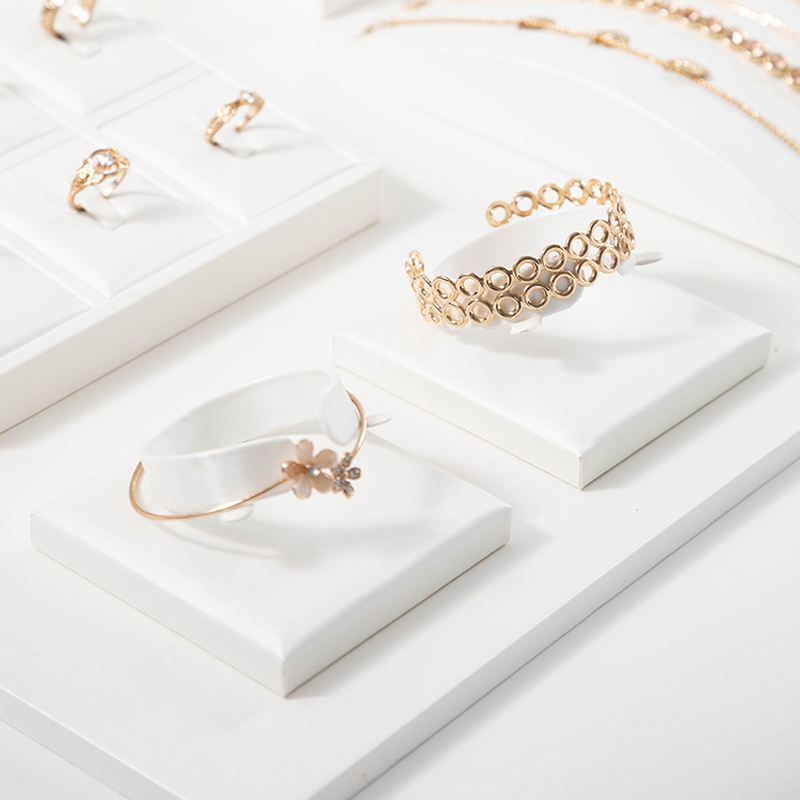 Biały skórzany naszyjnik Łańcu – Body Jewelry Necklace recenzja i cena
