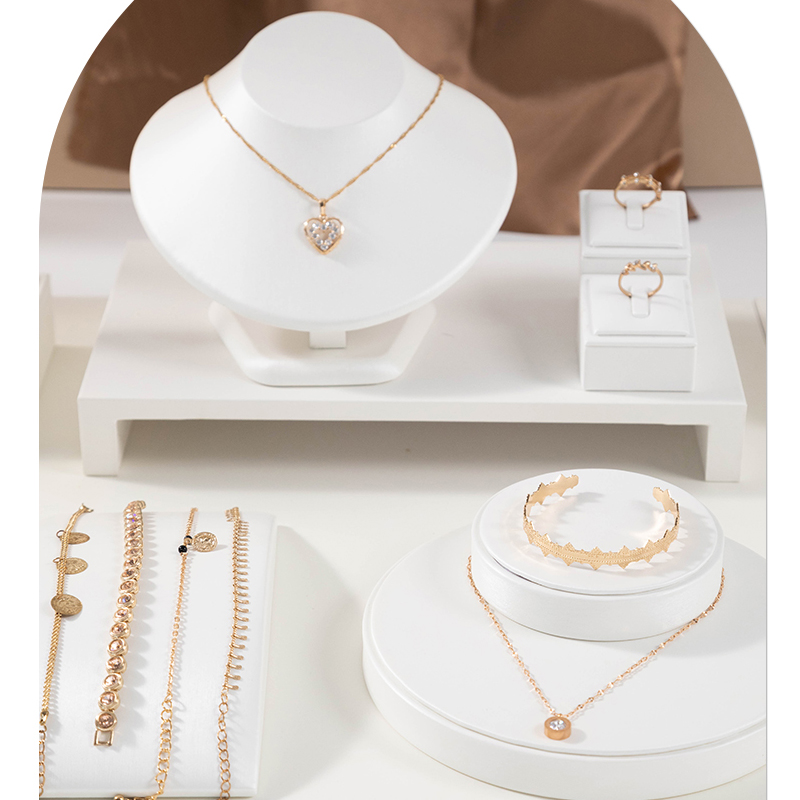 Biały skórzany naszyjnik Łańcu – Body Jewelry Necklace recenzja i cena